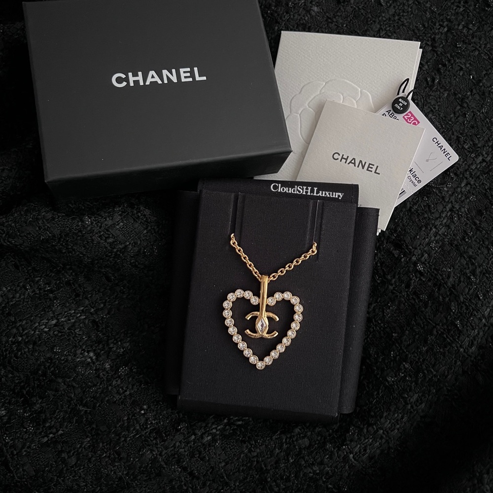 BNIB Chanel CC Logo Crystal Heart Necklace w/ Gold hdw - Authentic
